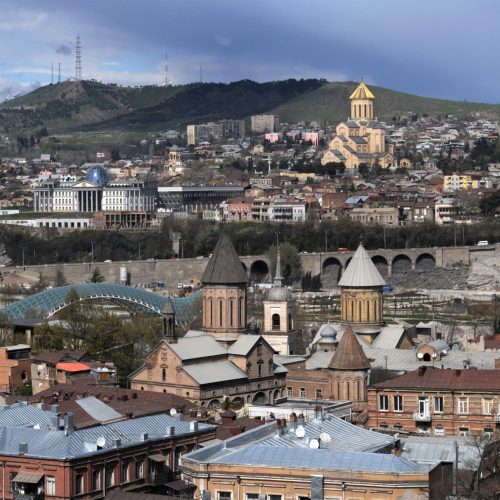Tbilisi. Hovedstaden i Georgia. Illustrasjon fra Wikimedia Commons.